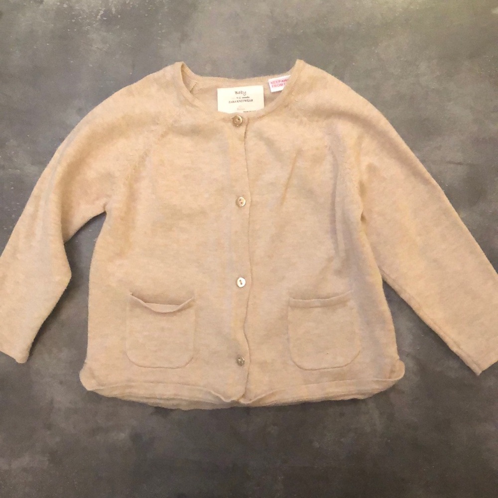 ZARA KNIT WEAR!! Cream Cardigan